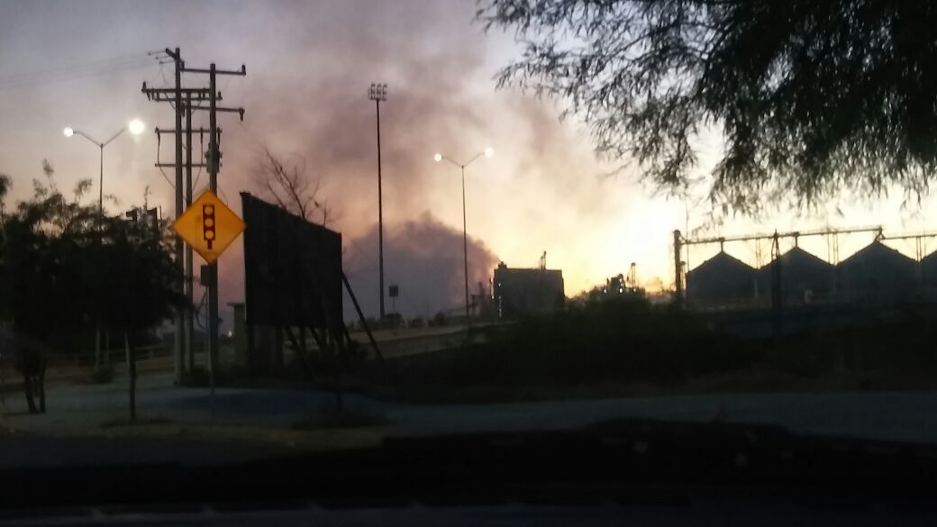 Desde varios puntos de la región se visualizó el humo de este incendio.