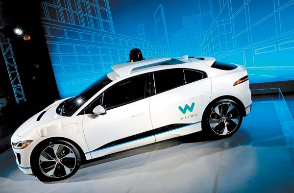 Las empresas revelaron el prototipo del coche.