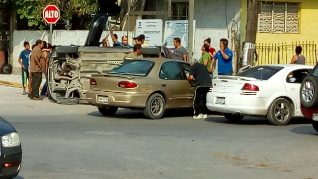 Los heridos fueron auxiliados en el lugar del percance.