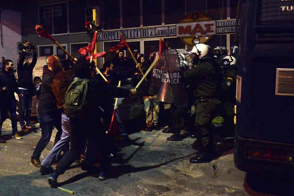 Seguidores del Olympiacos se enfrentaron a policías