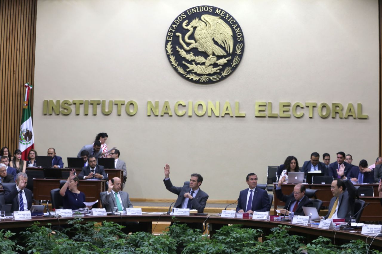 Sesión del INE