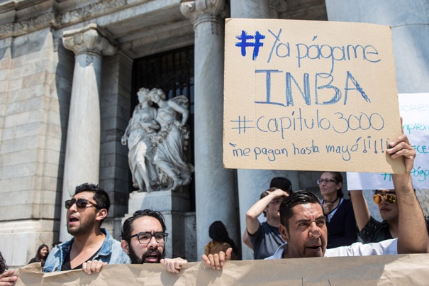 Trabajadores del INBA entregaron un pliego petitorio a funcionarios del instituto el miércoles.