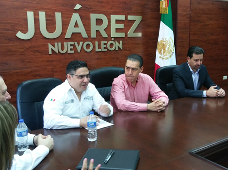 Rafael Ruiz Garza, delegado del Instituto de Seguridad Social al Servicio de los Trabajadores del Estado, y el alcalde Heriberto Treviño.
