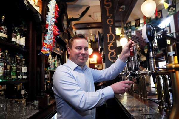 Los bares venderán alcohol en Viernes Santo tras más de 90 años.