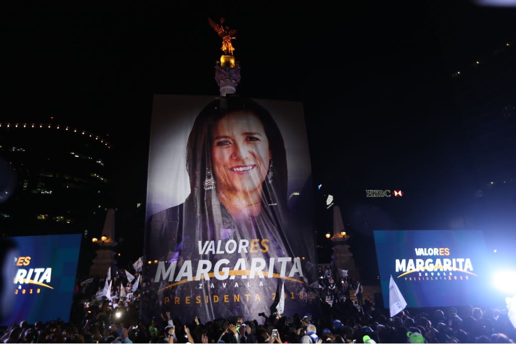 Zavala en el arranque de campaña en el Ángel de la Independencia.