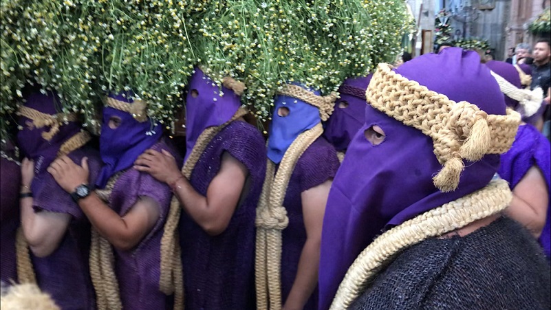 Cargadores, en el templo de la compañía