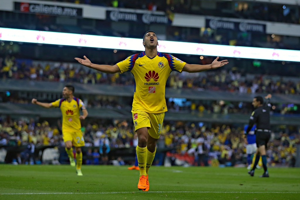 Cecilio Domínguez en festejo del gol  