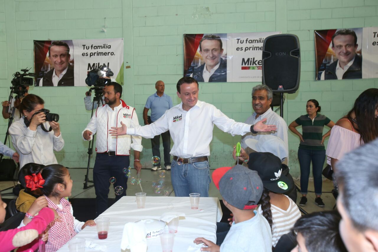 Mikel Arriola prometió un apoyo económico a las amas de casa capitalinas.