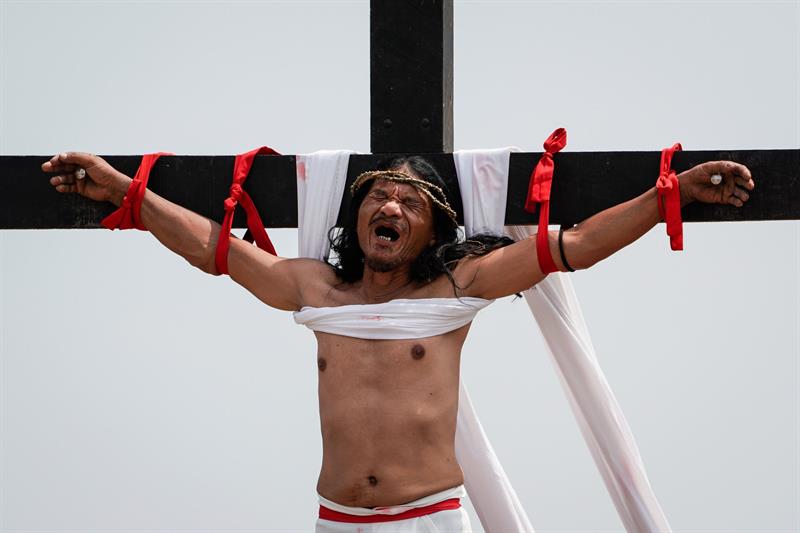 Rubén Enaje lleva más 30 años siendo crucificado.