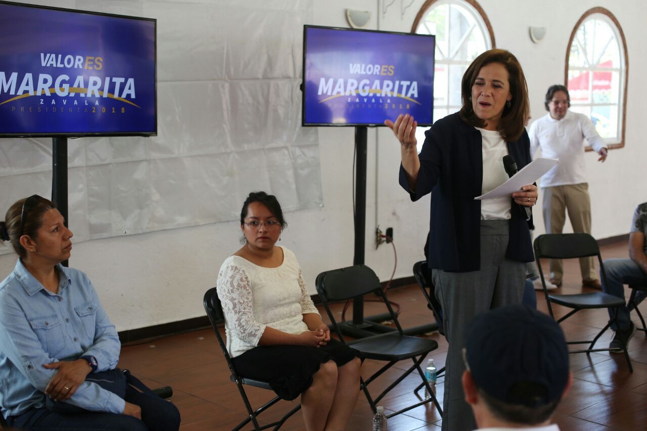La ex primera dama de México en una reunión con habitantes de la colonia San Cristobal Centro, en el municipio de Ecatepec, Estado de México