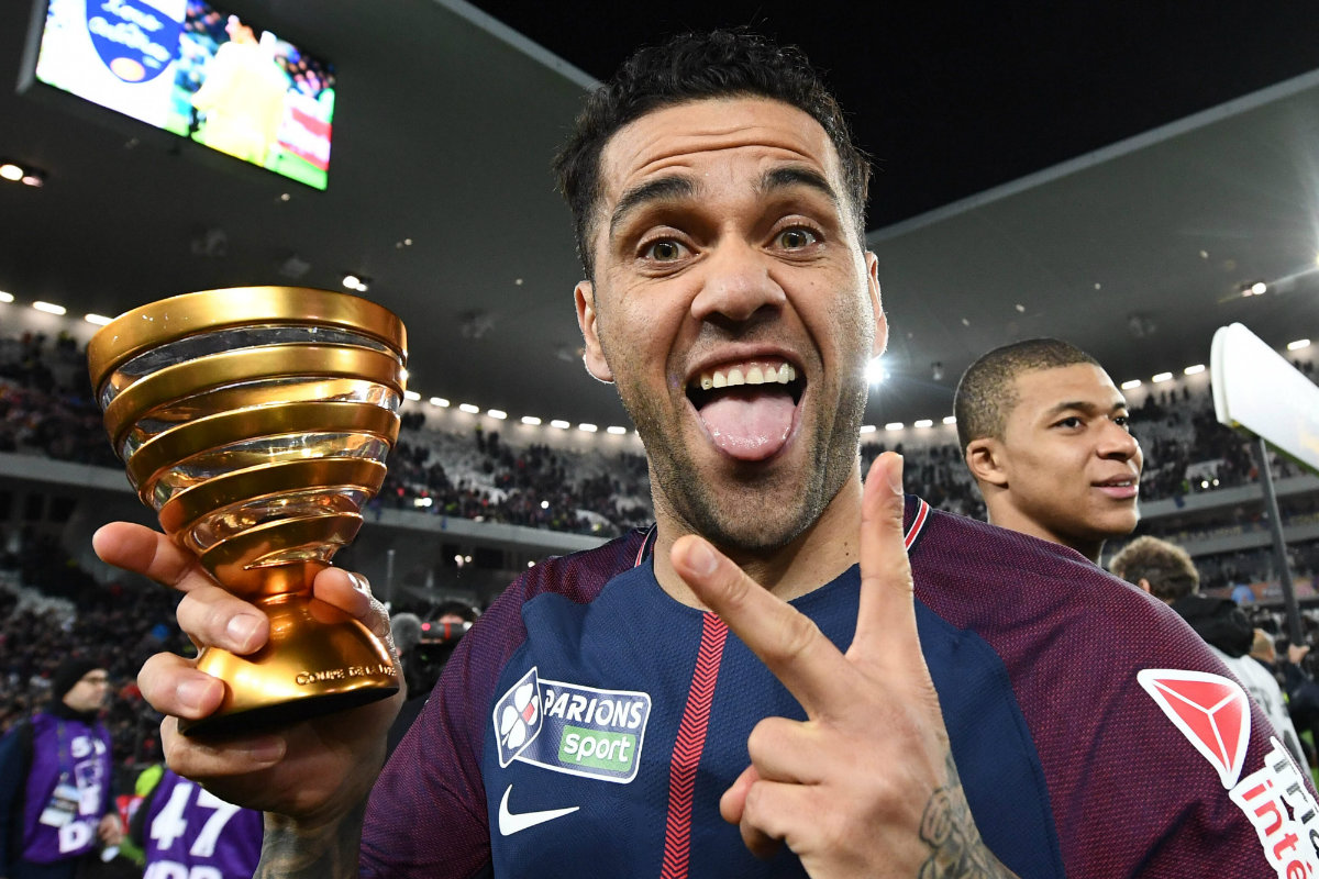 Dani Alves se convirtió en el jugador con más títulos en la historia del futbol