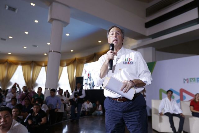 Meade promete educación y empleo a los jóvenes. 