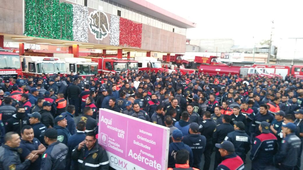 Bomberos de la CdMx exigen nombramiento de nuevo director