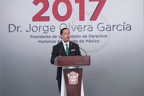 Durante su informe anual de actividades. 