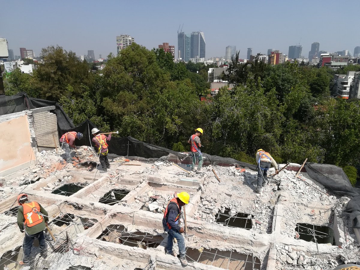 El inmueble ubicado en la calle de Prosperidad  tenía siete niveles, de los cuales cinco eran para uso habitacional. 