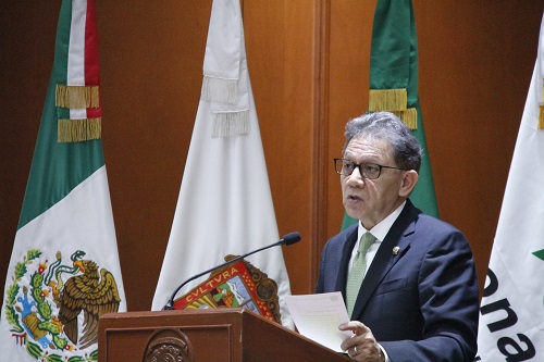 Rector de la institución.