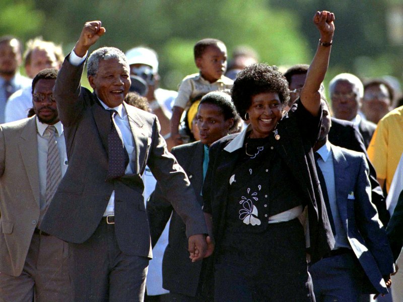 Winnie Madikizela-Mandela fue la segunda esposa del fallecido ex presidente sudafricano, Nelson Mandela.