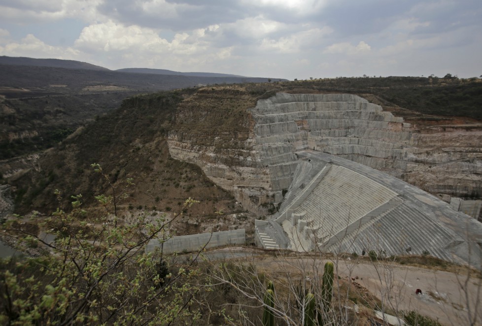 Buscan que el proyecto de represa se detenga en 80 metros de altura. 
