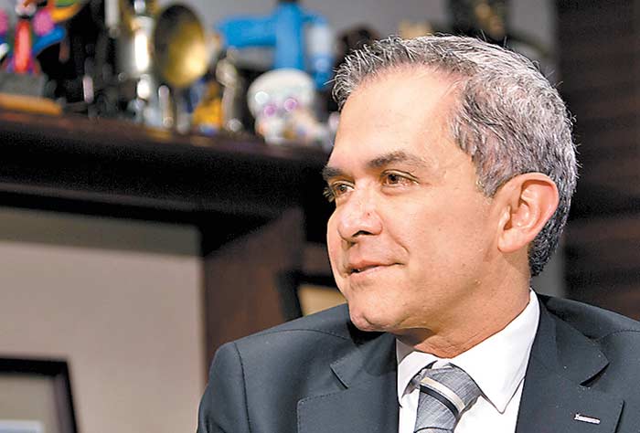 Miguel Ángel Mancera estuvo en 'El asalto a la razón' con Carlos Marín.