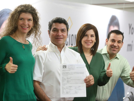Raúl Alcalá, durante su registro como candidato del Partido Verde Ecologista de México (PVEM) a la alcaldía de San Pedro Garza García.