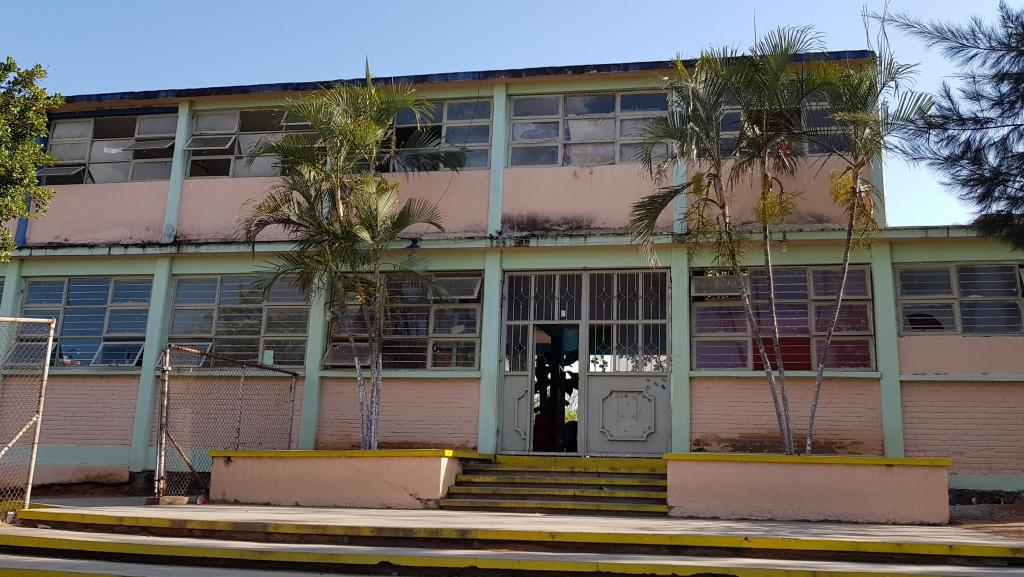 La escuela secundaria 'Dr. Rodulfo Figueroa' está en trabajos de reconstrucción.