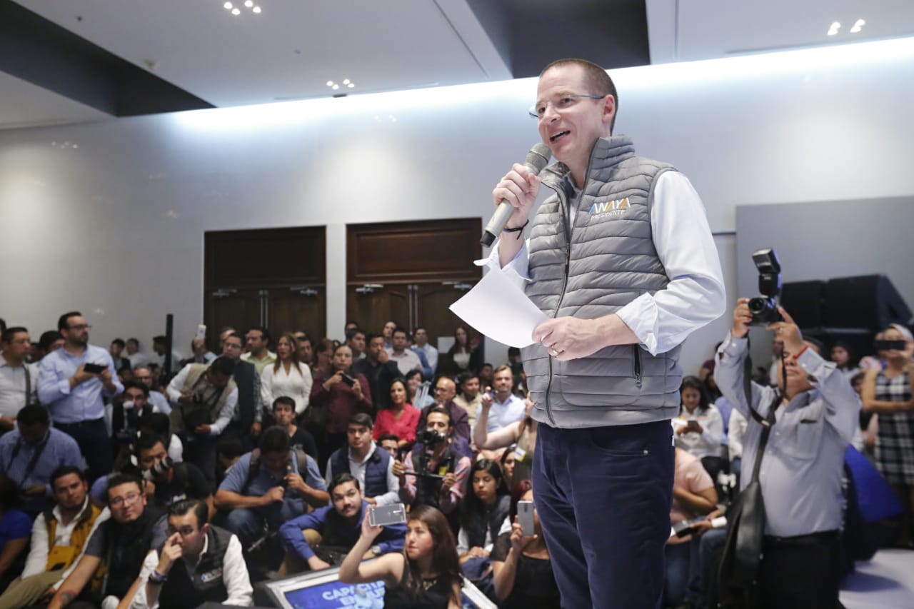 Ricardo Anaya Cortés, lamentó que siete de cada 10 mujeres en el país han sufrido violencia; y en 70 por ciento han aumentado los feminicidios en los 