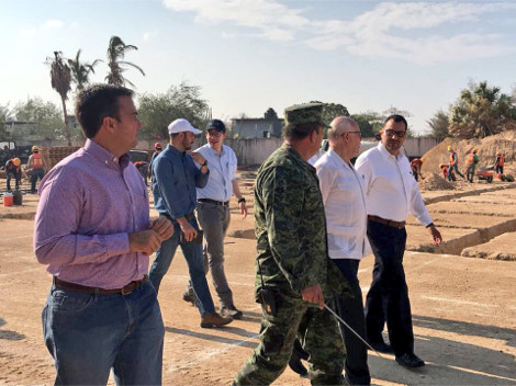El secretario de Salud, José Narro supervisó los trabajos de reconstrucción del Hospital General “Macedonio Benítez”.