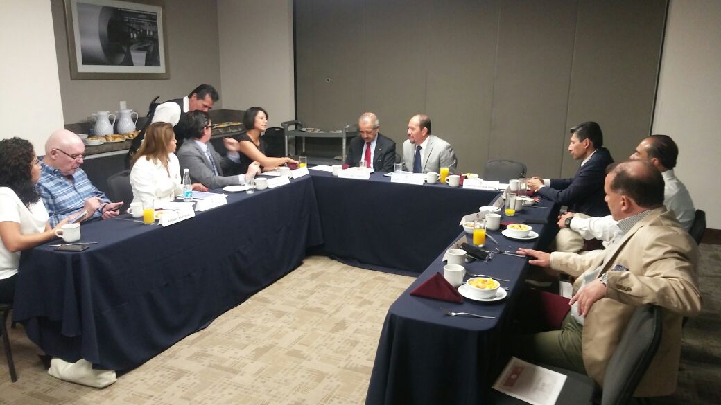 Durante la reunión con el Consejo Editorial. 