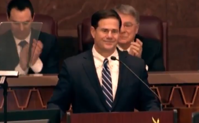 El gobernador de Arizona, Doug Ducey.