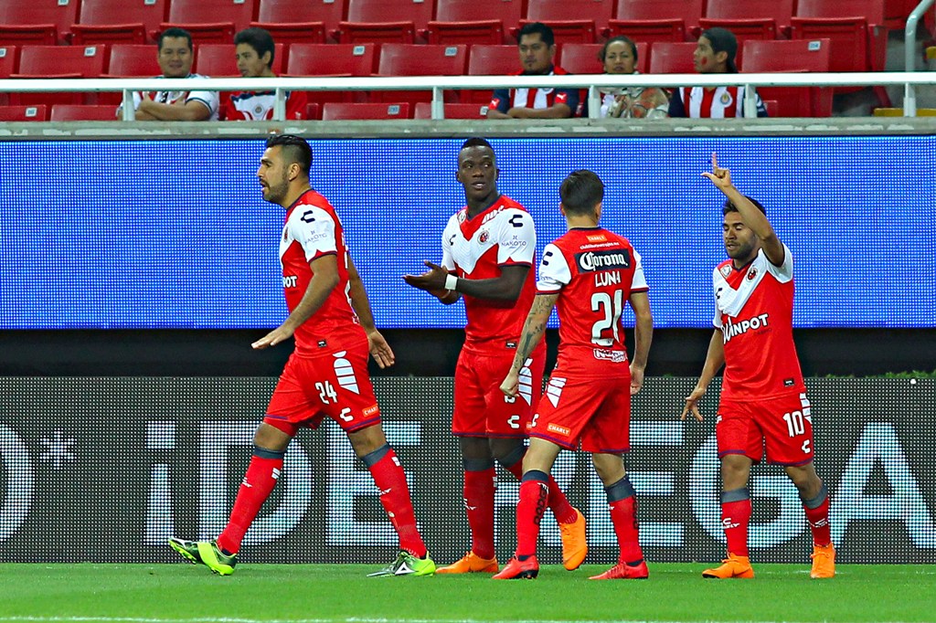 Jugadores de Veracruz en festejo de gol 