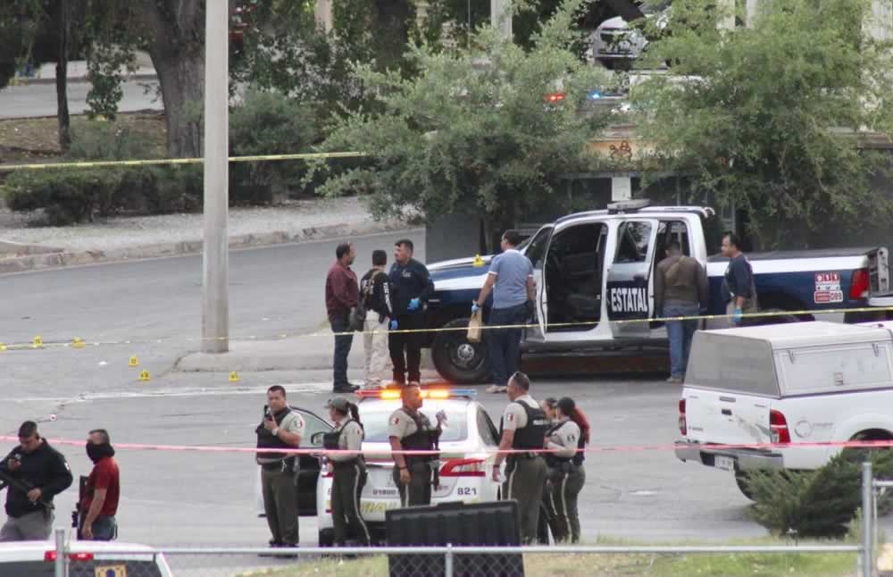 Los policías fueron atacados mientras realizaban patrullajes de vigilancia.