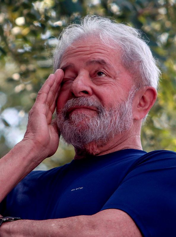 El ex presidente brasileño Luiz Inácio Lula da Silva anunció que cumplirá con la orden de prisión en su contra.