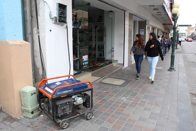 Algunos negocios utilizaron plantas de luz, mientras que otros definitivamente cerraron. 