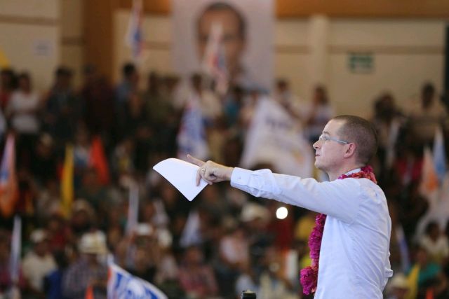 Ricardo Anaya prometió llevar salud y empleo a la sierra norte de Puebla. 