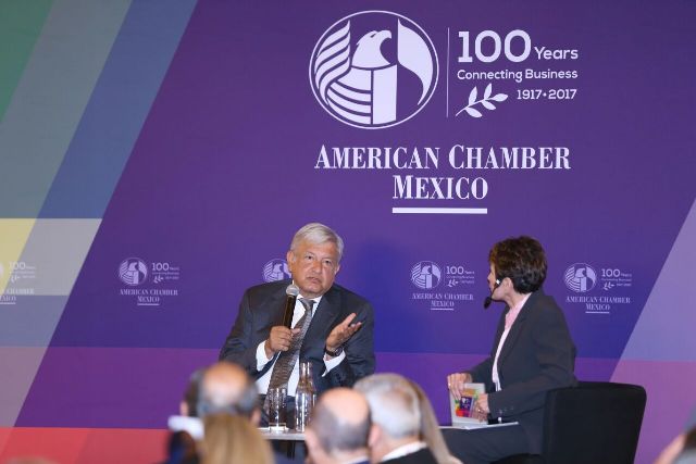 Andrés Manuel López Obrador se reunió con integrantes de la American Chamber of Commerce. 