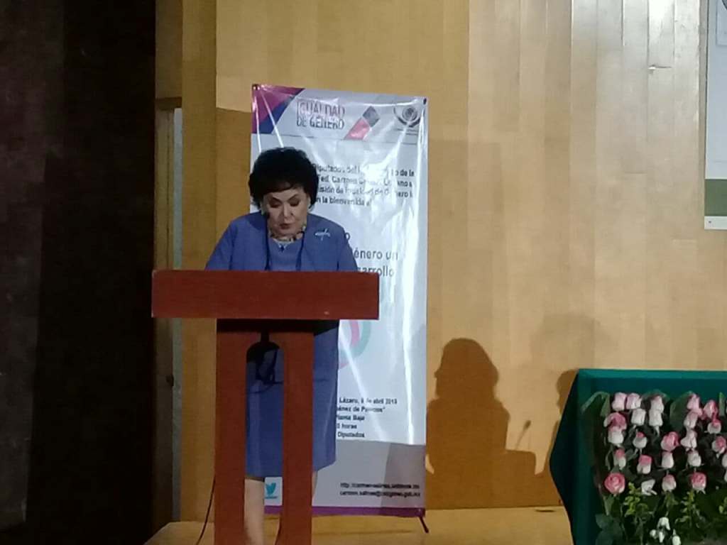 Carmen Salinas.