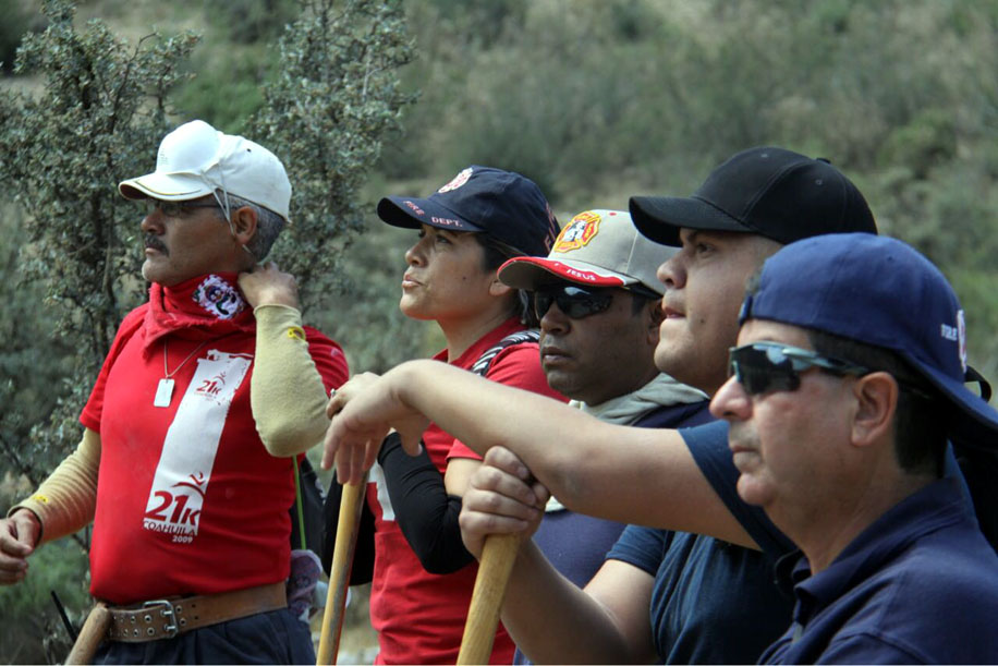 Cientos de trabajadores se encuentran en el cañón de Lourdes y San Lázaro.