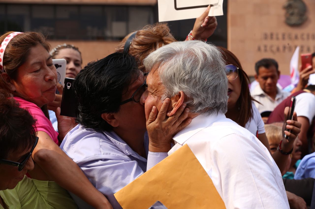 López Obrador en un mitin en la Ciudad de México, en donde acompañó a Claudia Sheinbaum.