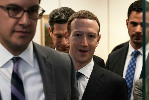 Mark Zuckerberg estuvo en el Capitolio estadunidense previo a su audiencia de este martes. 