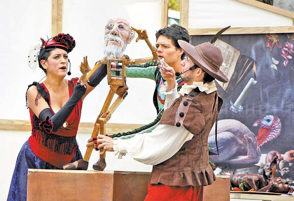 “Pensamos en el teatro como un hecho que contiene vida”, comenta la directora y actriz Paola Herrera.