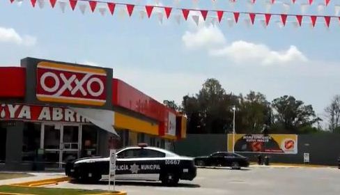 Ejecutan a hombre a fuera de oxxo