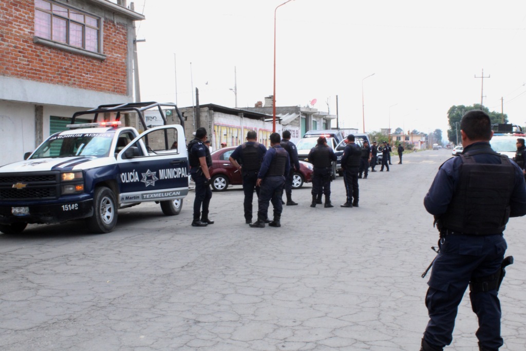 Elementos del Ejército Mexicano se enfrentaron con sujetos dedicados al robo de combustible en la colonia la Purísima en Texmelucan, reportaron a cuat
