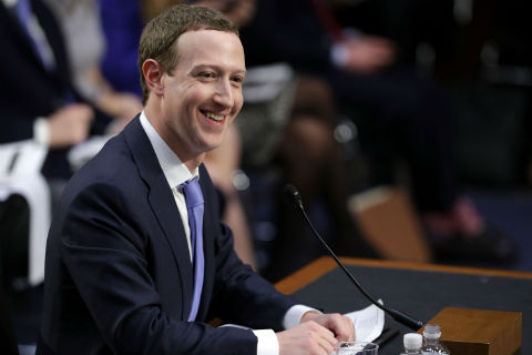 Mark Zuckerberg durante su primer día de comparecencia. 