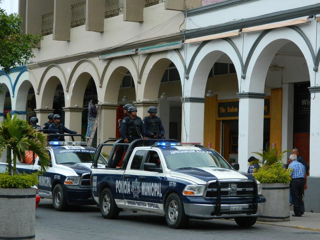 Tres asaltantes despojaron de sus pertenencias a elementos de la Policía Municipal al término de su jornada laboral.