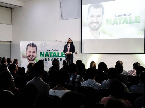 El candidato al Senado de la República por el Partido Verde Ecologista de México, Juan Carlos Natale, en su inicio de campaña.