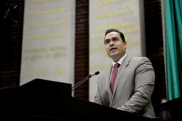 El presidente la Comisión de Salud en San Lázaro, Elías Octavio Iñiguez. 