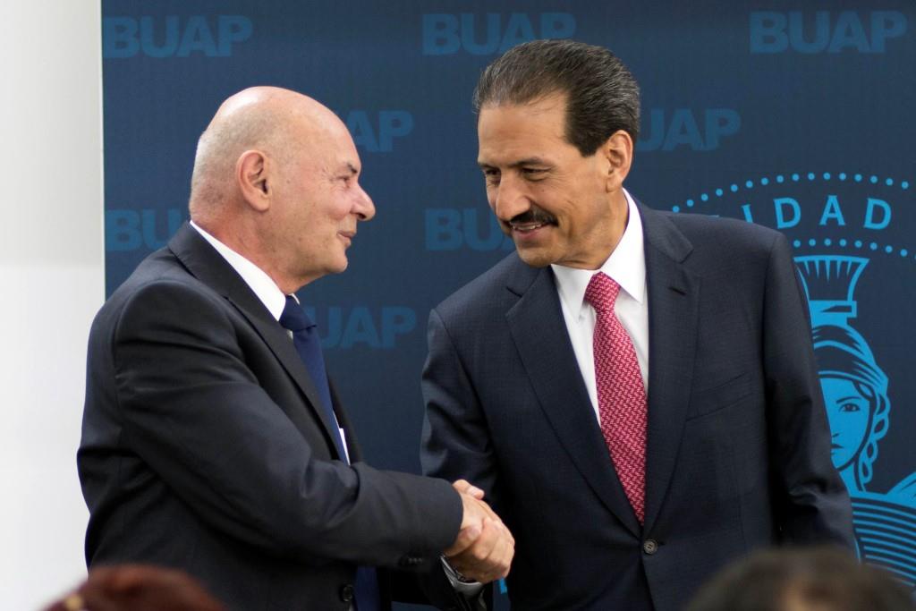 El rector de la UAP, Alfonso Esparza, presenció el segundo Informe de Labores del director Vicente Martínez Valdés, director de la Facultad de Psicolo