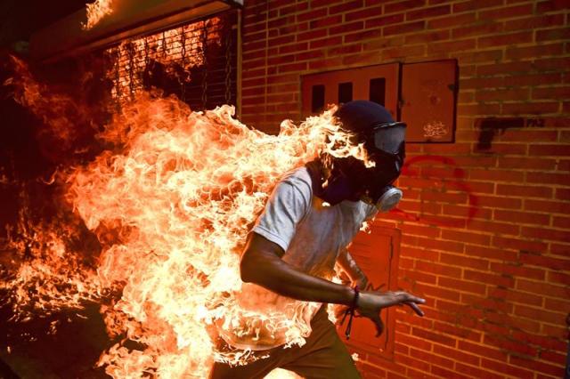 Schemidt fotografió a José Víctor Salazar durante los disturbios en Caracas