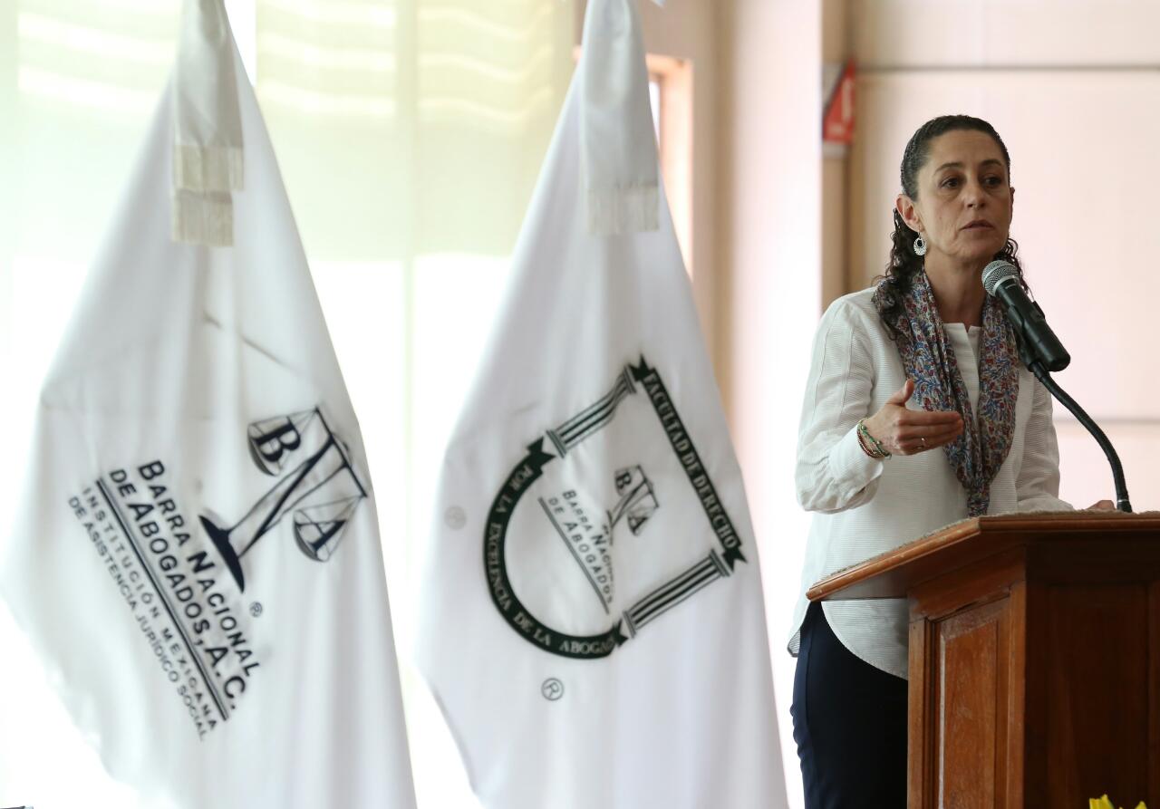 Sheinbaum se reunió con la comunidad de la Facultad de la Barra Nacional de Abogados.