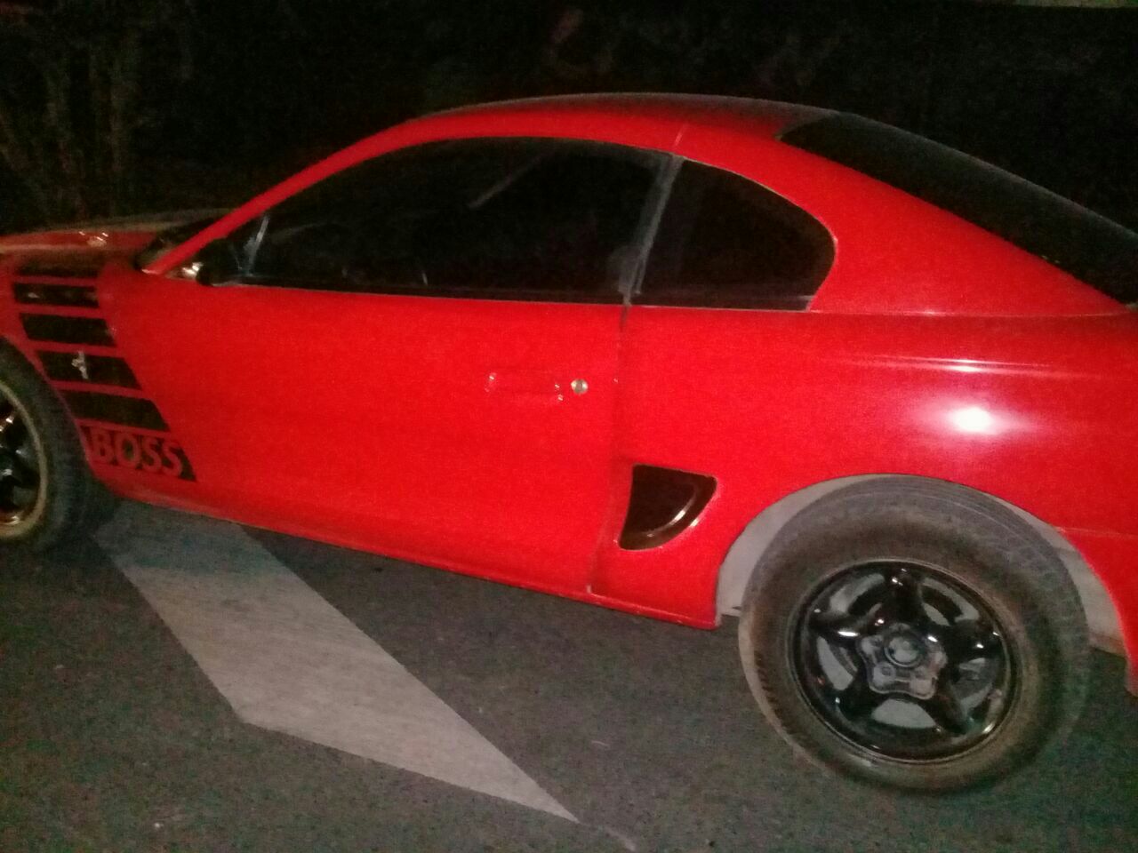 Horas después del asesinato, fue localizado un Mustang donde huyera el presunto culpable.